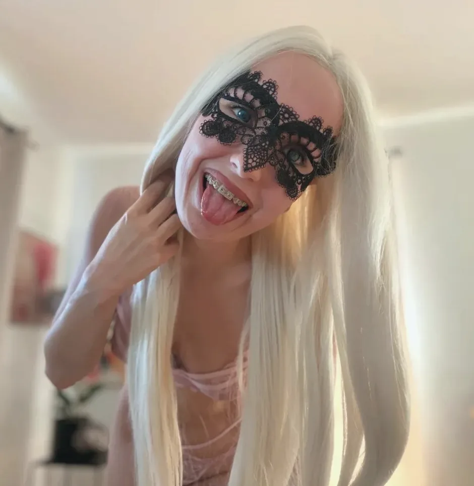 Kira, 25