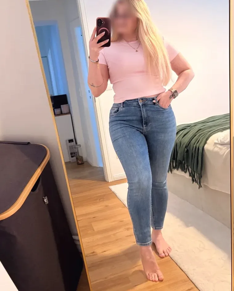 Lucia, 36